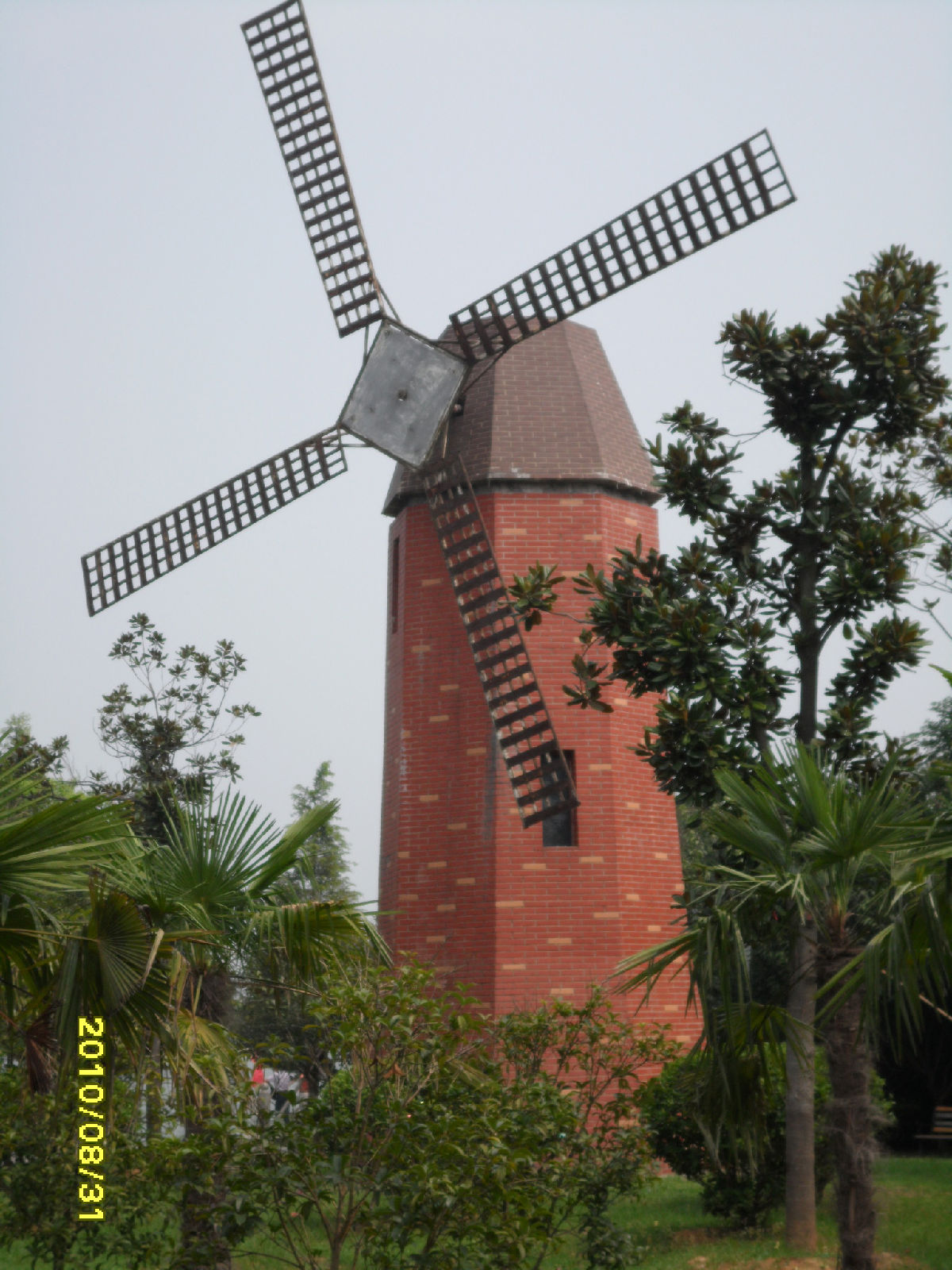 青山湖风景区位于江西省南昌市青山湖区,在南昌城区东北,北依赣江,是