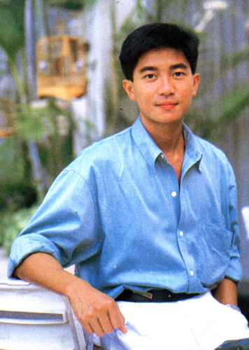 偶像陈百强的衣着品位我感觉很前卫,到现在都不过时,男士可以借鉴一下