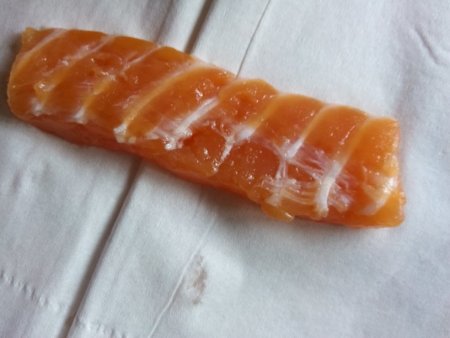 三文鱼,上面是血丝还是寄生虫,急