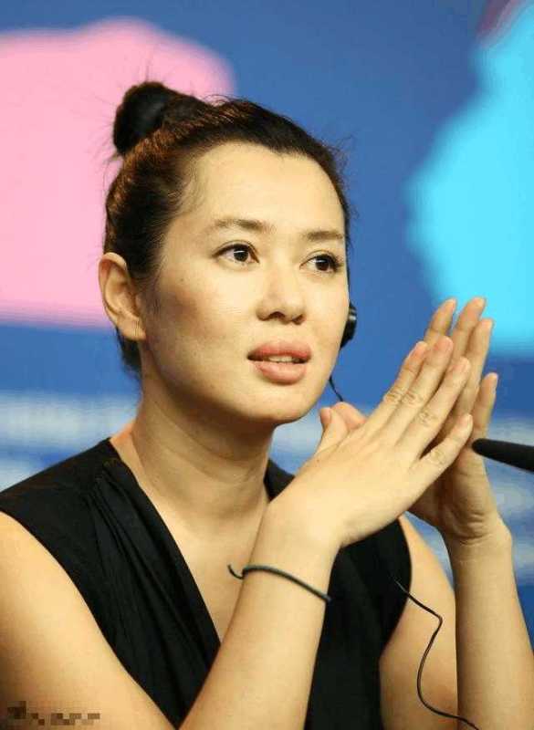 为什么说余男 嘴唇紧闭时最美?