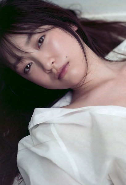 2005年,主演朝日电视台出品的温情日剧《小雨的梦中世界》.
