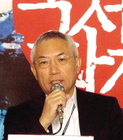 谭家明1948年出生于香港,中国导演,亦担任美术指导,编剧及剪接,2000年