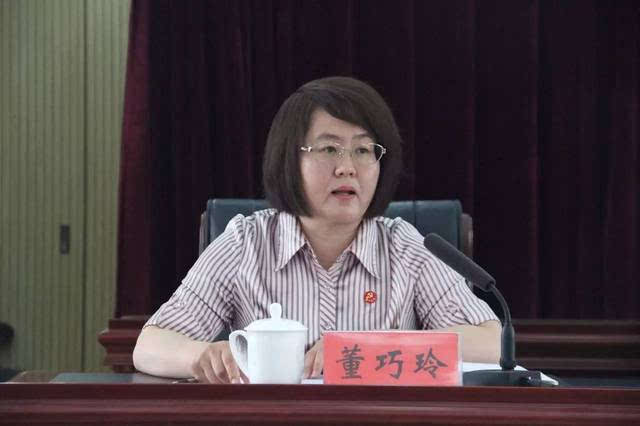 董巧玲,女,汉族,河北沧县人,1994年6月加入中国共产党,1972年2月出生