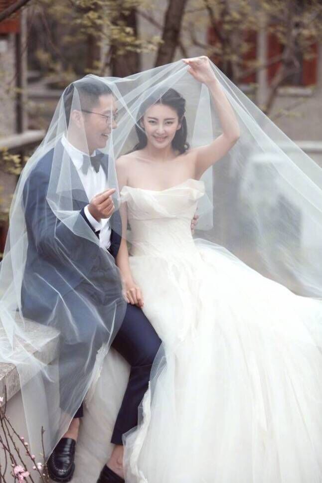 感情方面众所周知,张雨绮和王全安婚姻可是说是十分戏剧化.